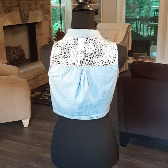 Toska Blue with White Lace and Tie Front Crop Top - Picture 3 of 8